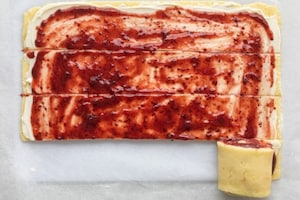 Preparazione Torta girella alla marmellata - Fase 5