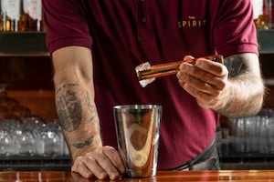 Preparazione Amaretto Sour - Fase 3