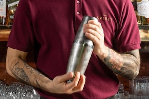 Preparazione Amaretto Sour - Fase 3