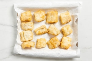 Preparazione Baccalà in agrodolce con pinoli, uvetta e cipolle - Fase 1