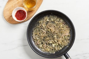 Preparazione Baccalà in agrodolce con pinoli, uvetta e cipolle - Fase 2