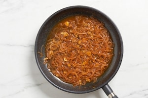 Preparazione Baccalà in agrodolce con pinoli, uvetta e cipolle - Fase 3