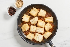 Preparazione Baccalà in agrodolce con pinoli, uvetta e cipolle - Fase 3