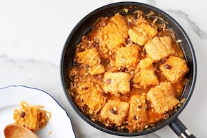 Preparazione Baccalà in agrodolce con pinoli, uvetta e cipolle - Fase 4