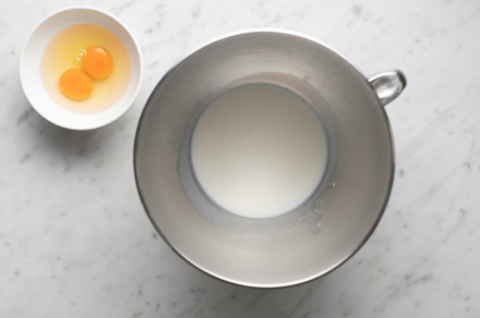 Preparazione Pancake alla banana e cioccolato - Fase 1 Preparazione Pancake alla banana e cioccolato - Fase 1