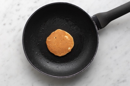 Preparazione Pancake alla banana e cioccolato - Fase 3 Preparazione Pancake alla banana e cioccolato - Fase 3
