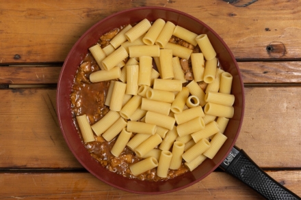 Preparazione Pasta con sugo di ossobuco - Fase 2 Preparazione Pasta con sugo di ossobuco - Fase 2
