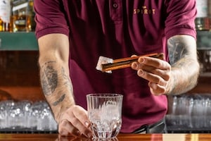 Preparazione Sazerac cocktail - Fase 1