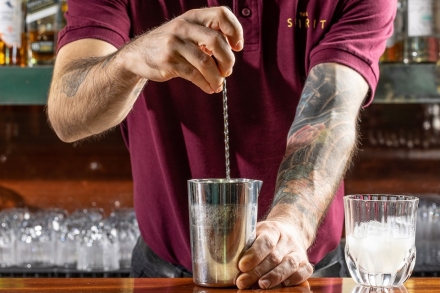 Preparazione Sazerac cocktail - Fase 5 Preparazione Sazerac cocktail - Fase 5