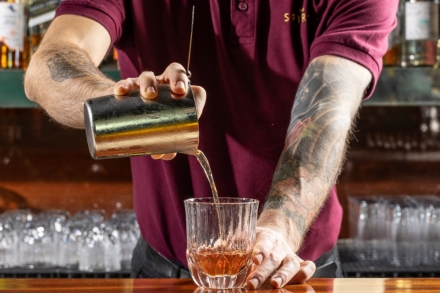 Preparazione Sazerac cocktail - Fase 5 Preparazione Sazerac cocktail - Fase 5