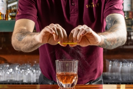 Preparazione Sazerac cocktail - Fase 6 Preparazione Sazerac cocktail - Fase 6