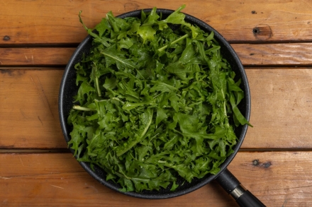 Preparazione Tarassaco in padella - Fase 2 Preparazione Tarassaco in padella - Fase 2