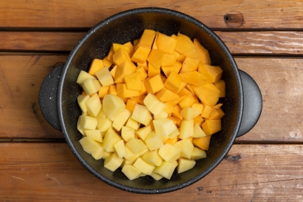 Preparazione Vellutata di zucca e patate  - Fase 2 Preparazione Vellutata di zucca e patate  - Fase 2