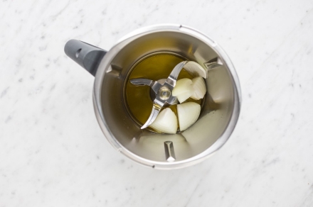 Preparazione Vellutata di zucca e patate con il Bimby - Fase 1 Preparazione Vellutata di zucca e patate con il Bimby - Fase 1