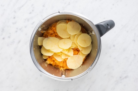 Preparazione Vellutata di zucca e patate con il Bimby - Fase 2 Preparazione Vellutata di zucca e patate con il Bimby - Fase 2