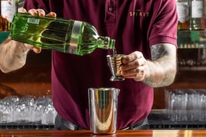 Preparazione Vesper cocktail - Fase 1