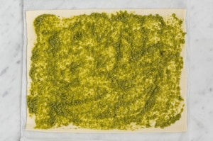 Preparazione Alberelli di pasta sfoglia con pesto - Fase 1