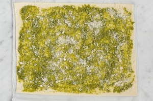 Preparazione Alberelli di pasta sfoglia con pesto - Fase 1