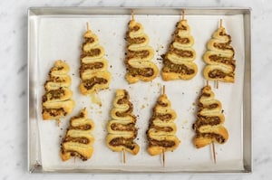 Preparazione Alberelli di pasta sfoglia con pesto - Fase 3