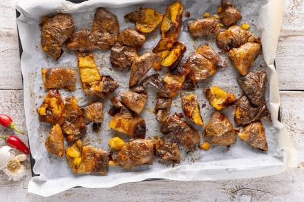 Preparazione Bucce di patate al forno con harissa - Fase 4 Preparazione Bucce di patate al forno con harissa - Fase 4