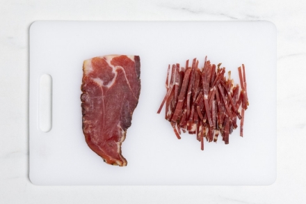 Preparazione Fusilli al radicchio, speck e taleggio - Fase 1 Preparazione Fusilli al radicchio, speck e taleggio - Fase 1