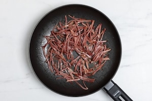 Preparazione Fusilli al radicchio, speck e taleggio - Fase 1