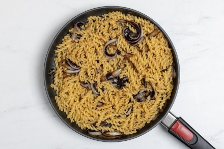 Preparazione Fusilli al radicchio, speck e taleggio - Fase 5 Preparazione Fusilli al radicchio, speck e taleggio - Fase 5