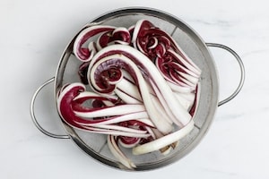 Preparazione Fusilli al radicchio, speck e taleggio - Fase 2