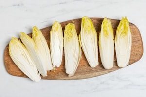 Preparazione Indivia, pere e gorgonzola al forno - Fase 1