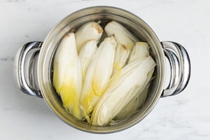 Preparazione Indivia, pere e gorgonzola al forno - Fase 2