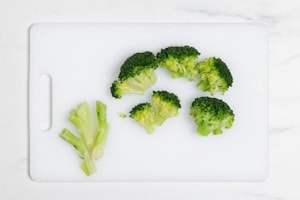 Preparazione Linguine con crema di broccoli e mandorle tostate - Fase 1