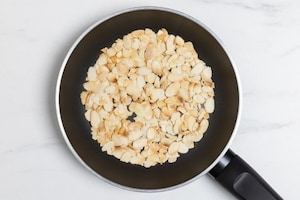 Preparazione Linguine con crema di broccoli e mandorle tostate - Fase 3