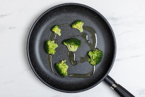 Preparazione Linguine con crema di broccoli e mandorle tostate - Fase 3