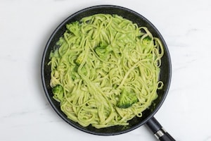 Preparazione Linguine con crema di broccoli e mandorle tostate - Fase 4