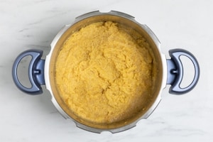Preparazione Polenta in pentola a pressione - Fase 2
