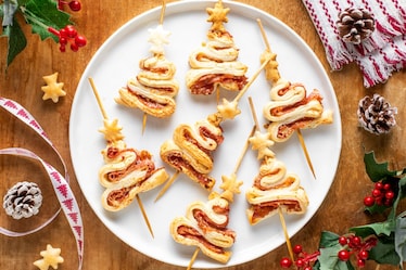 Alberelli di pasta sfoglia al prosciutto e formaggio