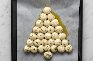 Preparazione Albero di Natale di pan brioche salato - Fase 4