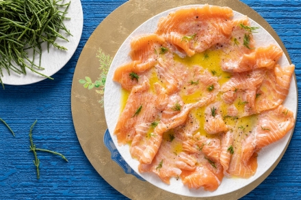 Preparazione Carpaccio di salmone marinato - Fase 2 Preparazione Carpaccio di salmone marinato - Fase 2