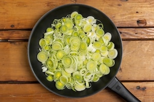 Preparazione Crepes ai porri, pancetta e pecorino dolce - Fase 1