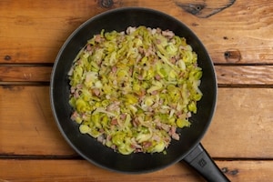 Preparazione Crepes ai porri, pancetta e pecorino dolce - Fase 2