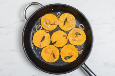 Preparazione Parmigiana di zucca, provola e pancetta - Fase 2 Preparazione Parmigiana di zucca, provola e pancetta - Fase 2