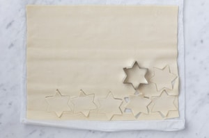 Preparazione Stelline di pasta sfoglia salate - Fase 1