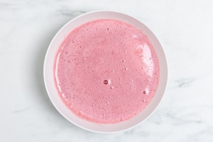 Preparazione Torta con panettone, champagne e ribes - Fase 2