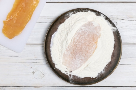 Preparazione Cotolette di pollo con friggitrice ad aria - Fase 2 Preparazione Cotolette di pollo con friggitrice ad aria - Fase 2