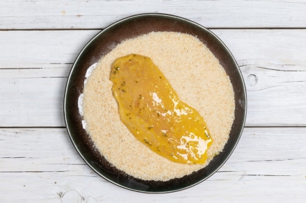 Preparazione Cotolette di pollo con friggitrice ad aria - Fase 3 Preparazione Cotolette di pollo con friggitrice ad aria - Fase 3