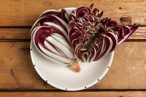 Preparazione Insalata di radicchio e acciughe - Fase 1