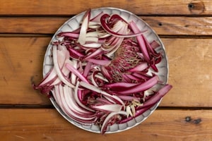 Preparazione Insalata di radicchio e acciughe - Fase 1