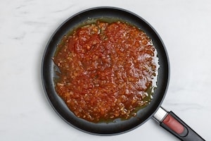 Preparazione Tonno, uova e piselli in padella - Fase 1