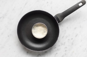 Preparazione Cestini di parmigiano con Caesar salad - Fase 1