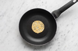 Preparazione Cestini di parmigiano con Caesar salad - Fase 1